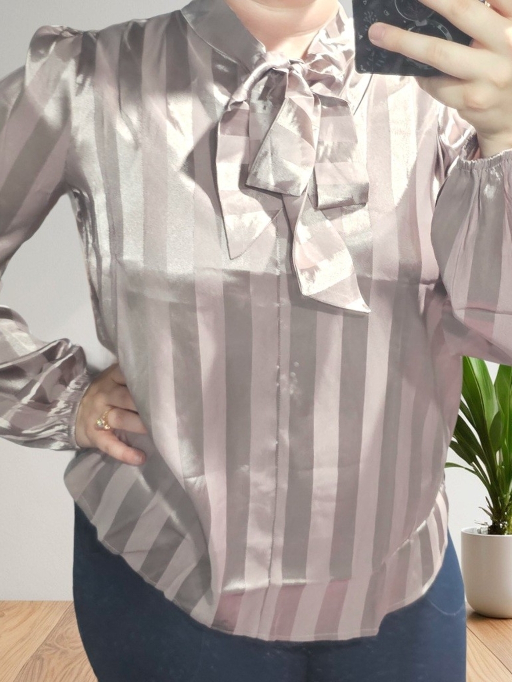 NWT Mystree Satin Stripe Tie-Neck Blouse in Dusty Rose